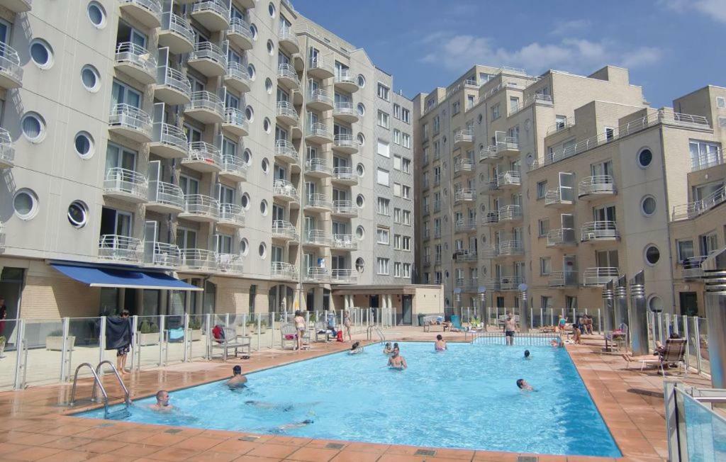 Appartement Met Zeezicht En Verwarmd Zwembad Ostende Extérieur photo